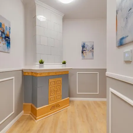 Centrum3 7 Prochnika 21 아파트호텔 우치